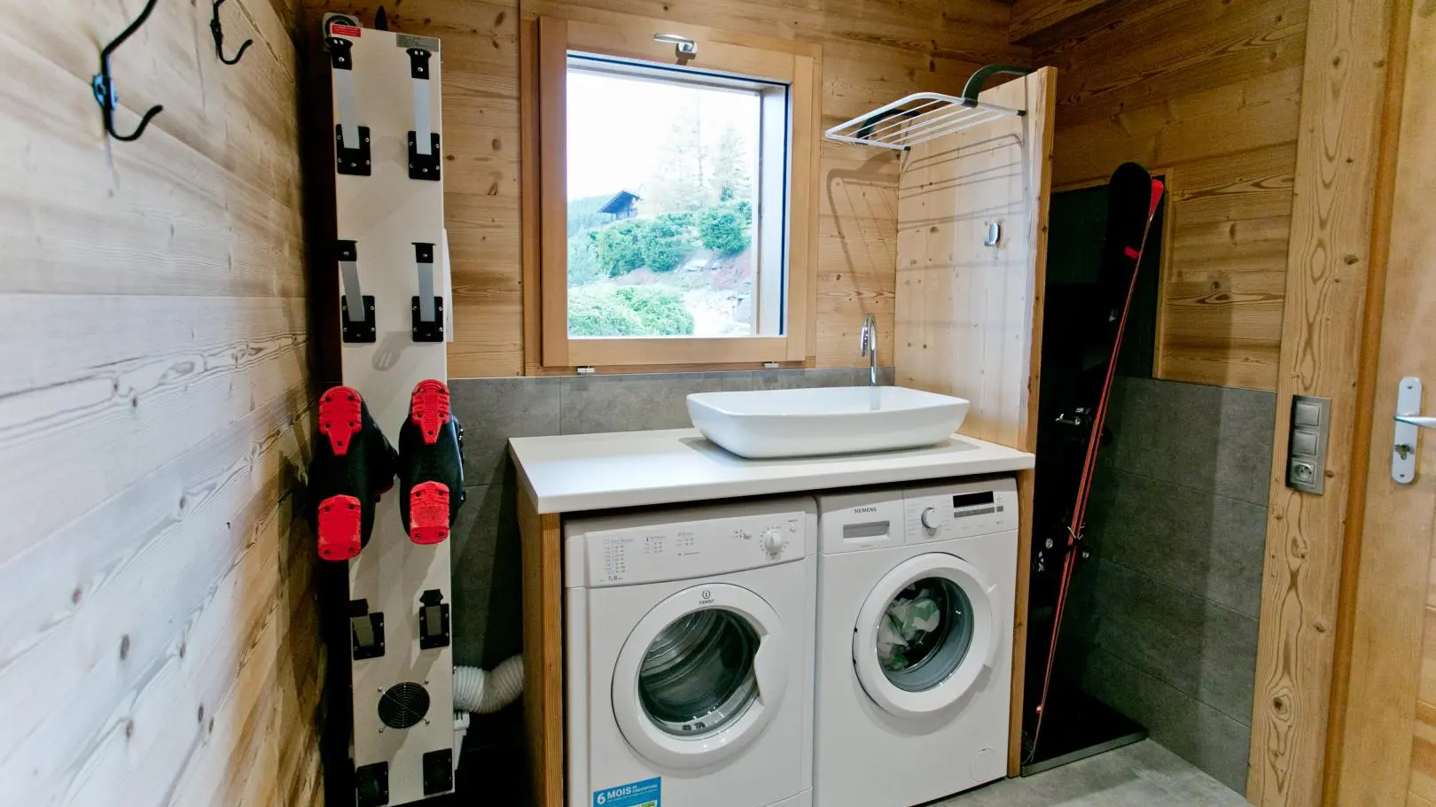 Lingerie, local skis