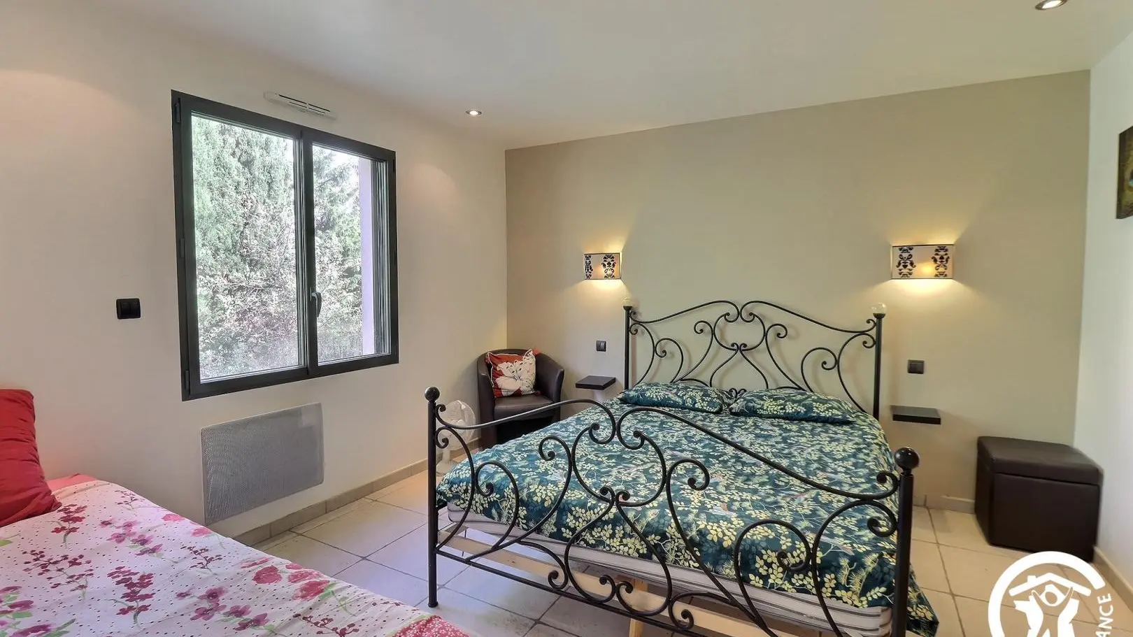 chambre avec lit double et lit simple