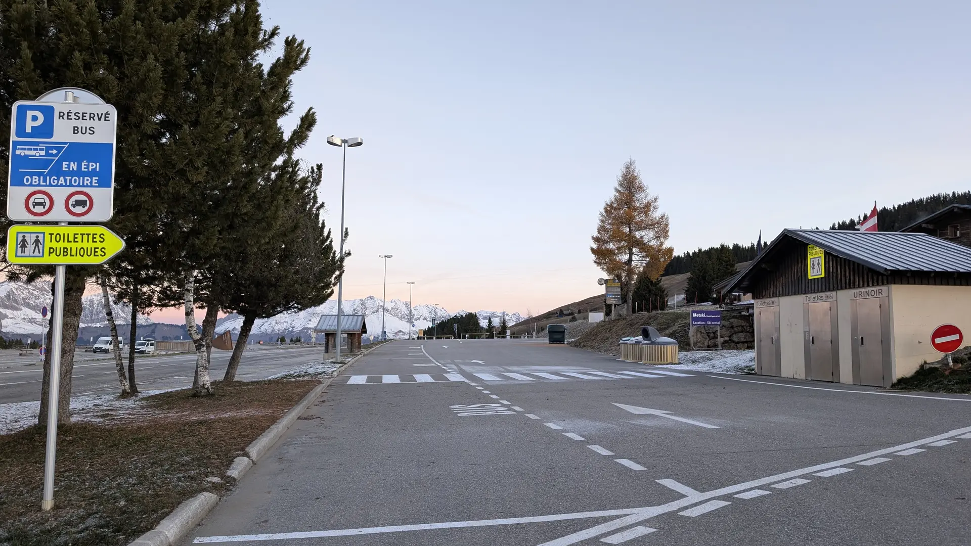 Sanitaires parking bus col des Saisies