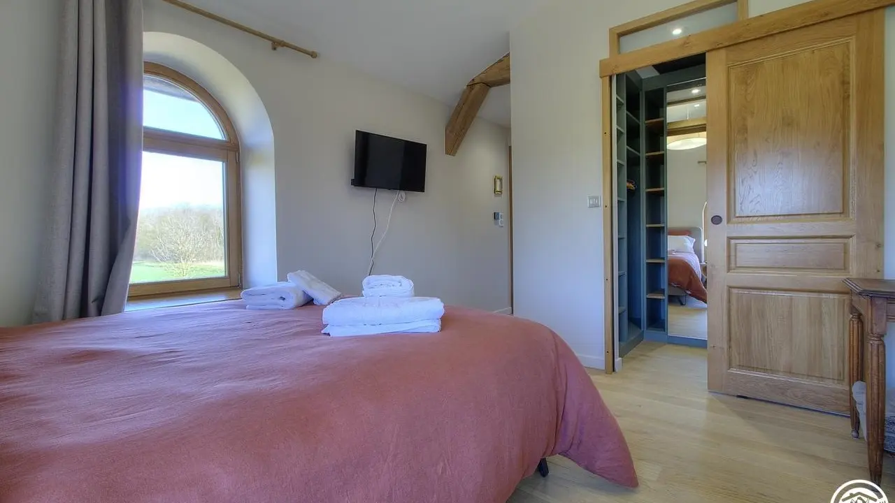 Cette chambre d'hôtes possède un dressing privé.