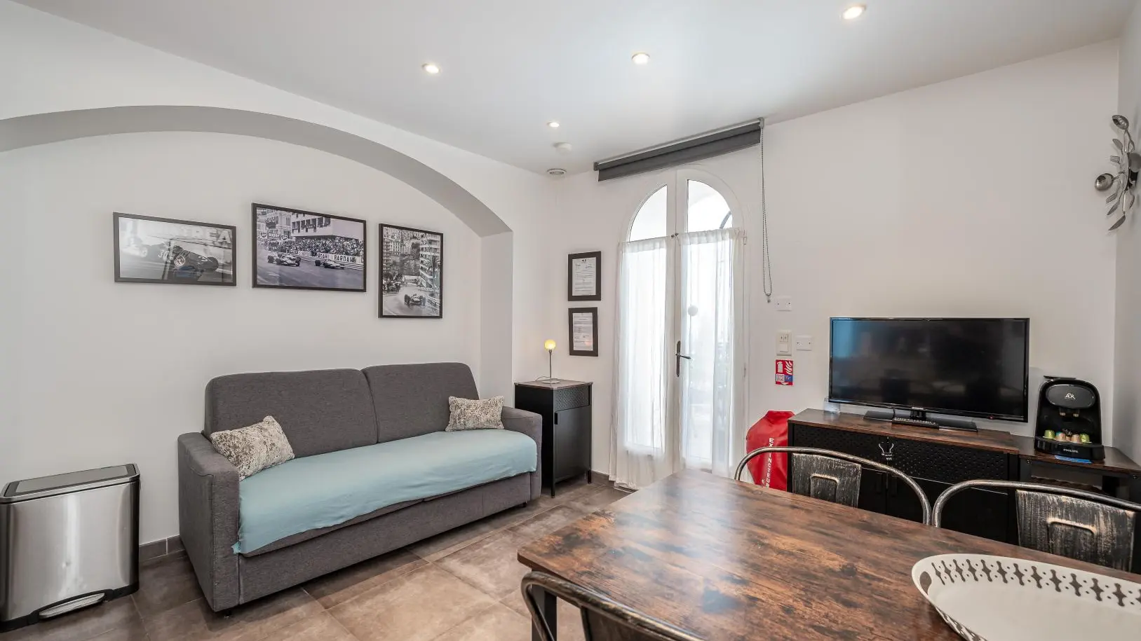 Le Cactus-séjour/cuisine-Mas d'Angeline-Beausoleil-Gîtes de France des Alpes-Maritimes