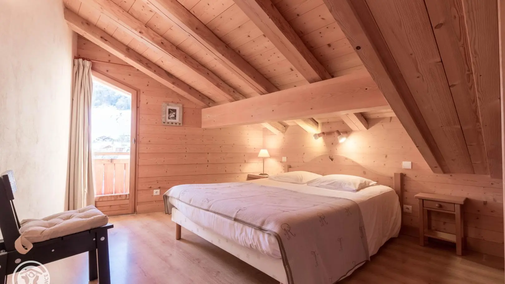 Chambre 5 - mansardée avec lit en 160, accès balcon