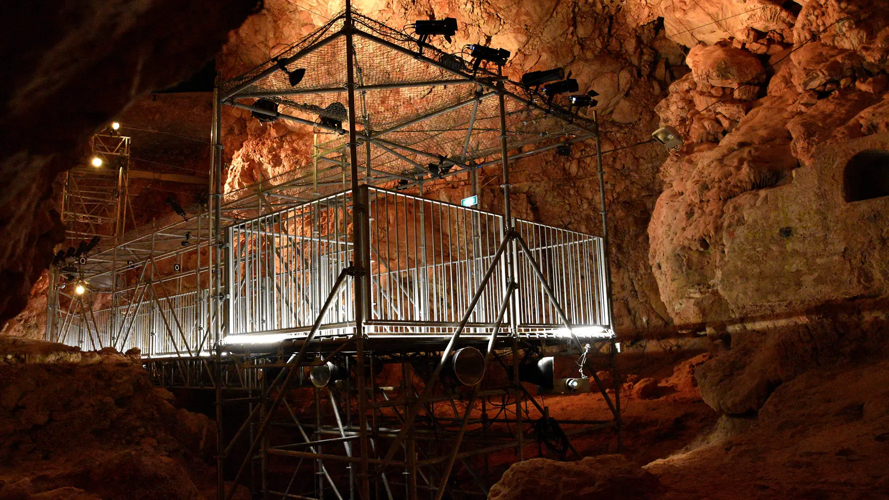 Accès sécurisé dans la grotte