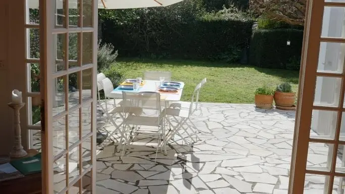 Vista del jardín desde el salón