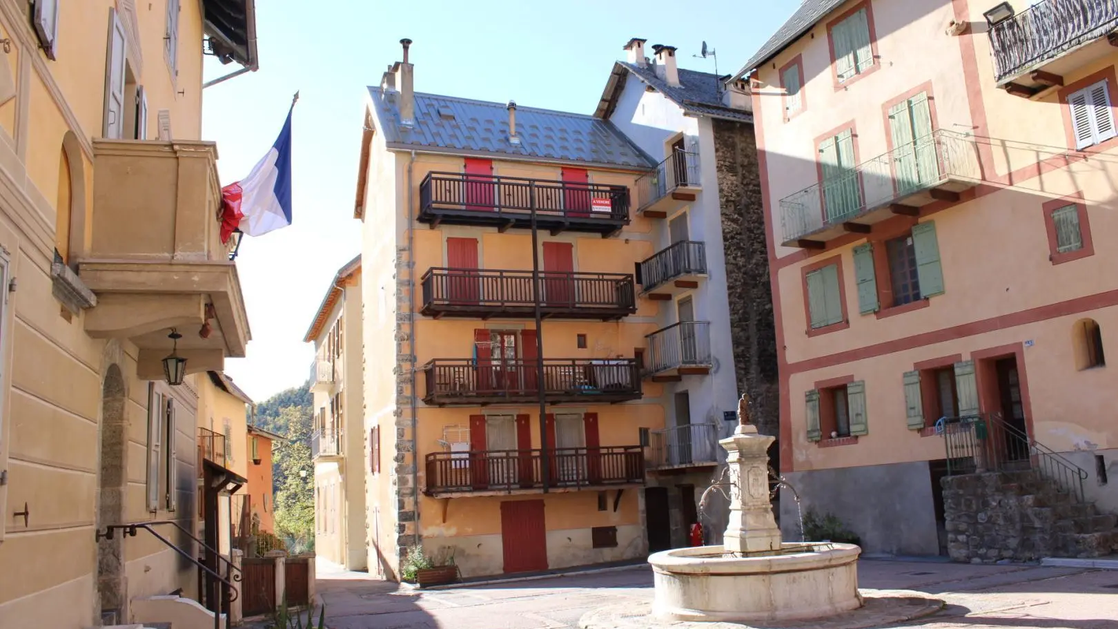 Le Péonien n°3-Place du village-Péone-Gîtes de France des Alpes-Maritimes