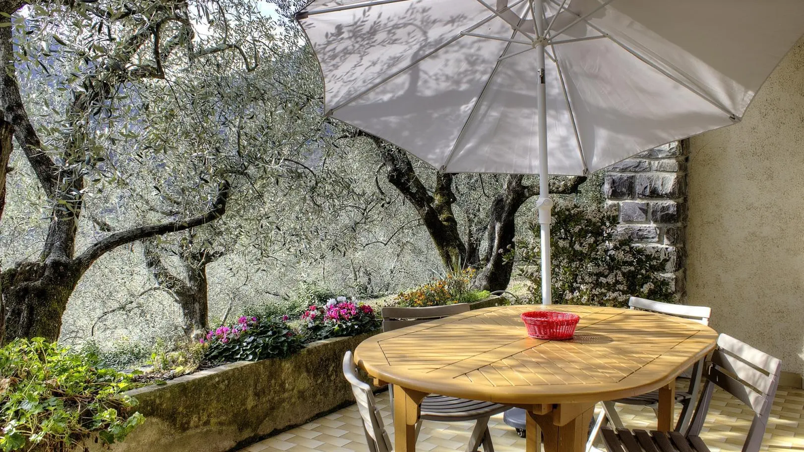 Terrasse Gîte Le Bourg 1 labellisé Gîtes de France à Breil sur Roya