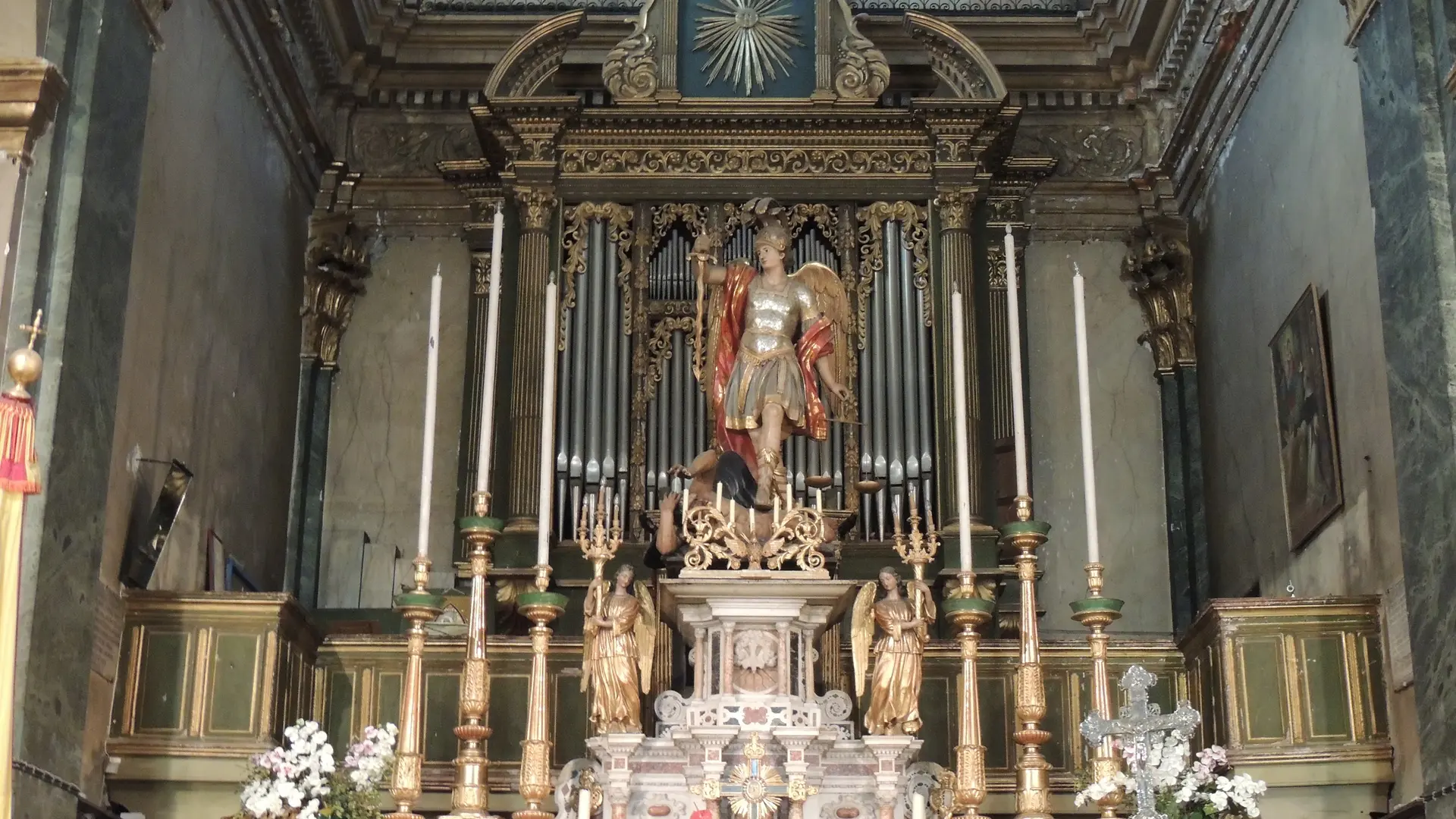 Orgue et statue de Saint Michel Archange