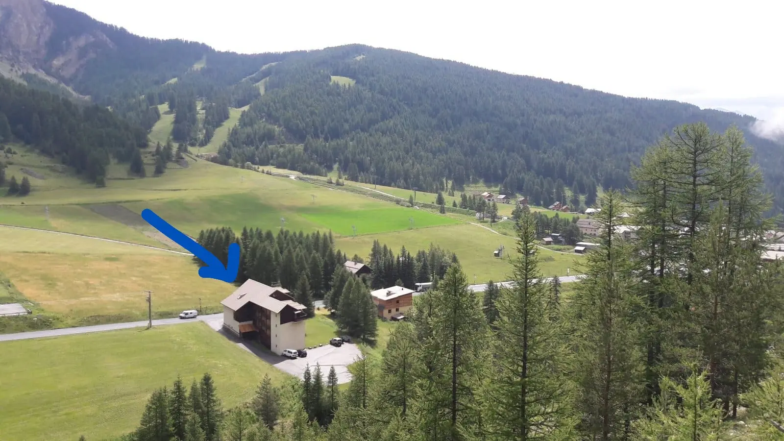 Vue pistes de ski en été