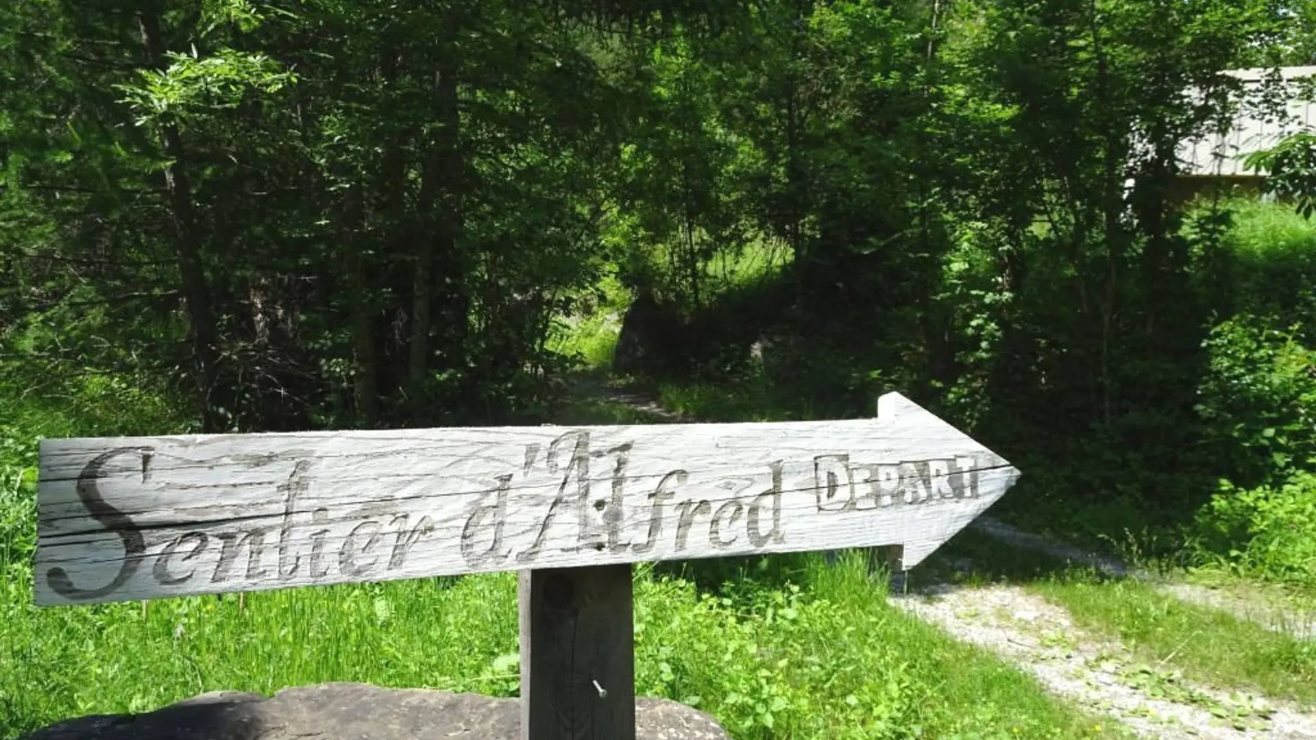 Départ du sentier de Monsieur Alfred