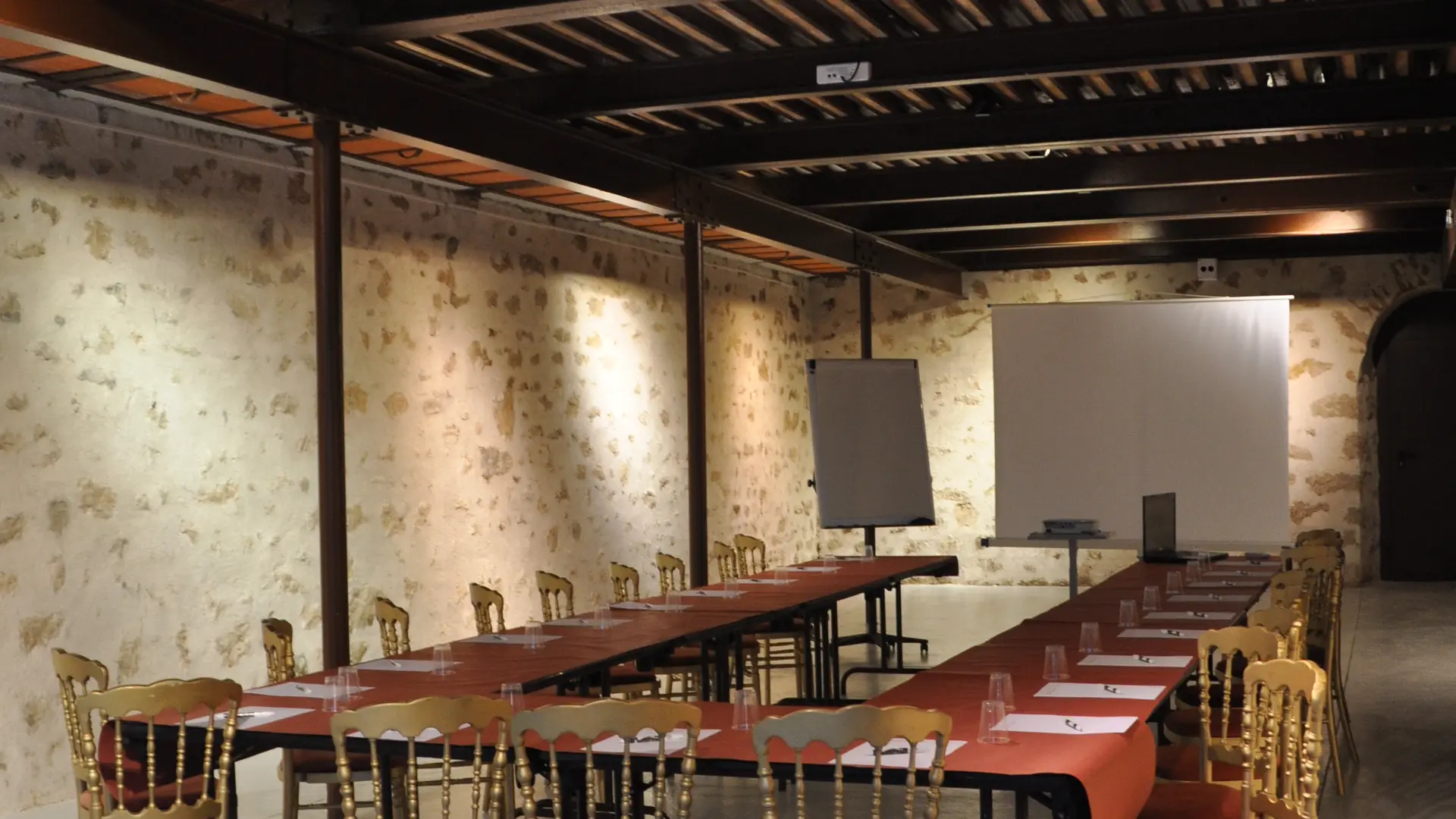 Une salle du château configuration en U