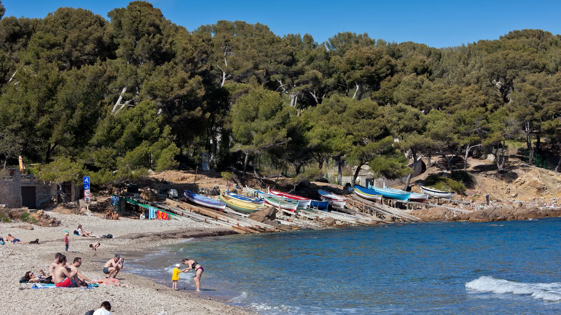 plage familiale de galets