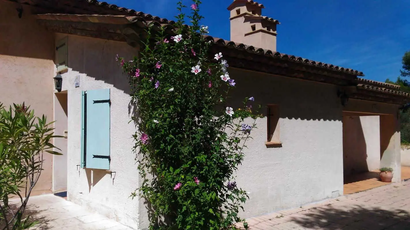 Gîte Face aux remparts de Saint-Paul - Gîtes de France Alpes-Maritimes