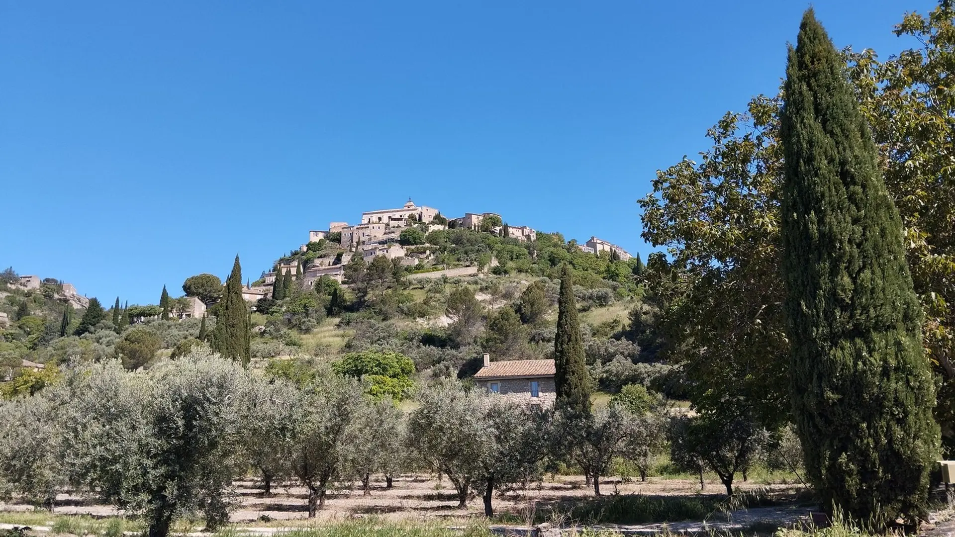 Gordes depuis la plaine