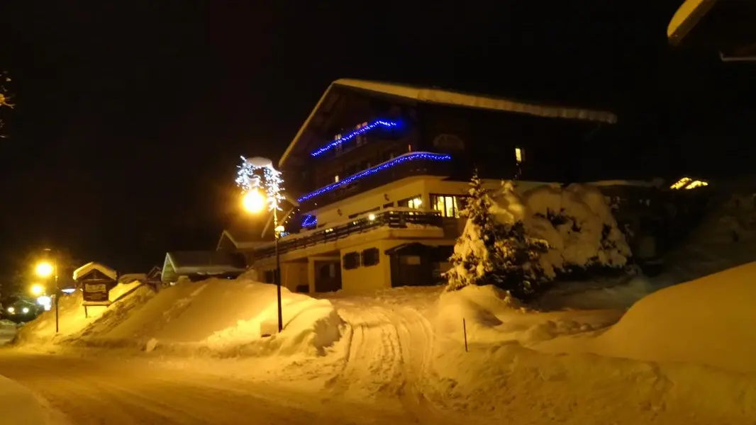 LE PETIT CORNILLON