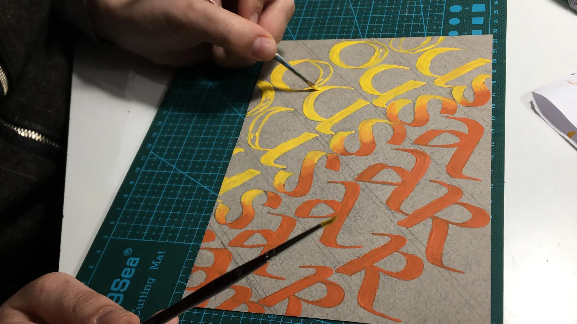 Réalisation en cours de calligraphie
