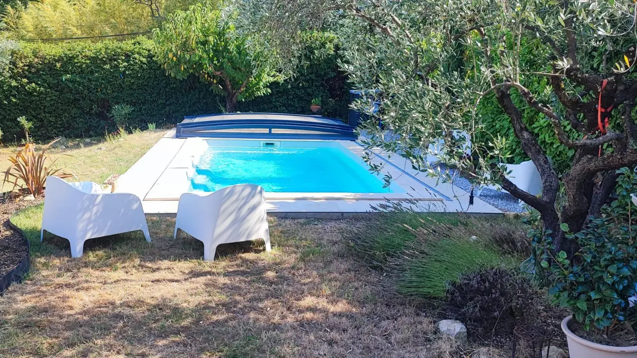 Vue sur la piscine