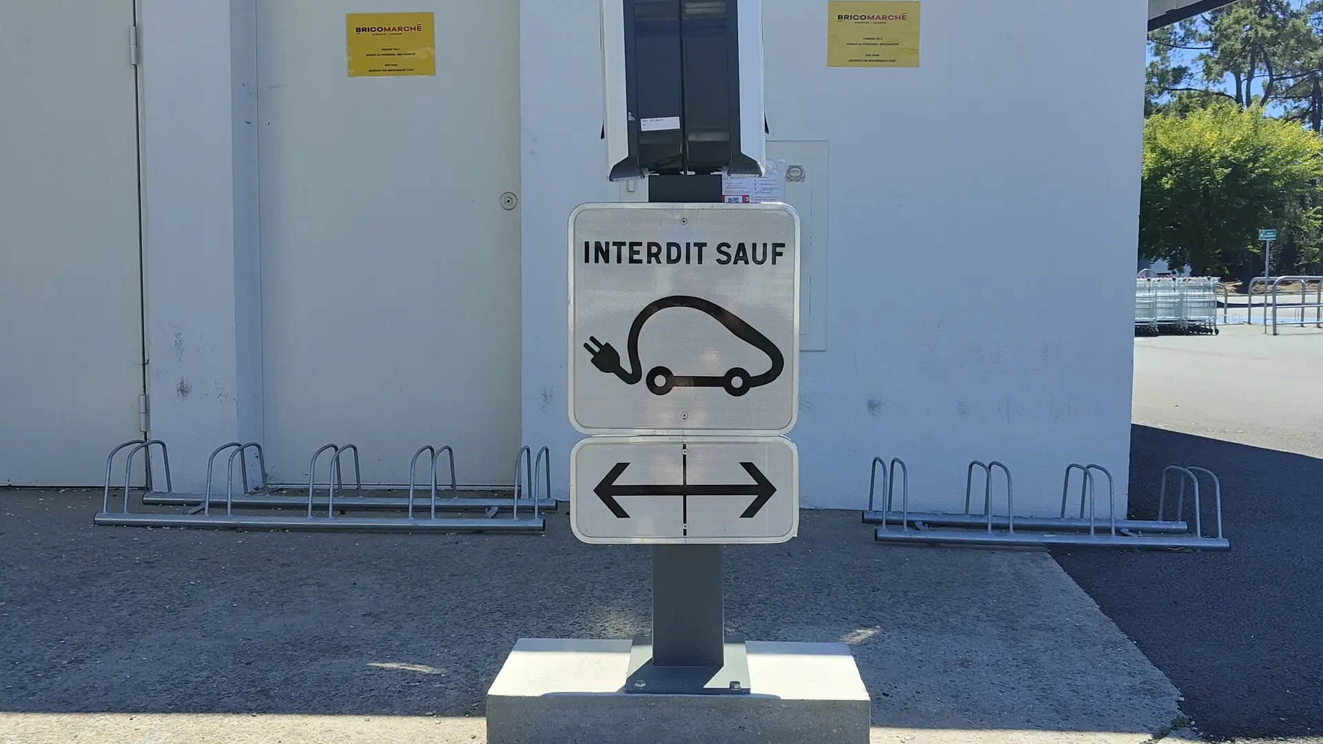 Electric charging station