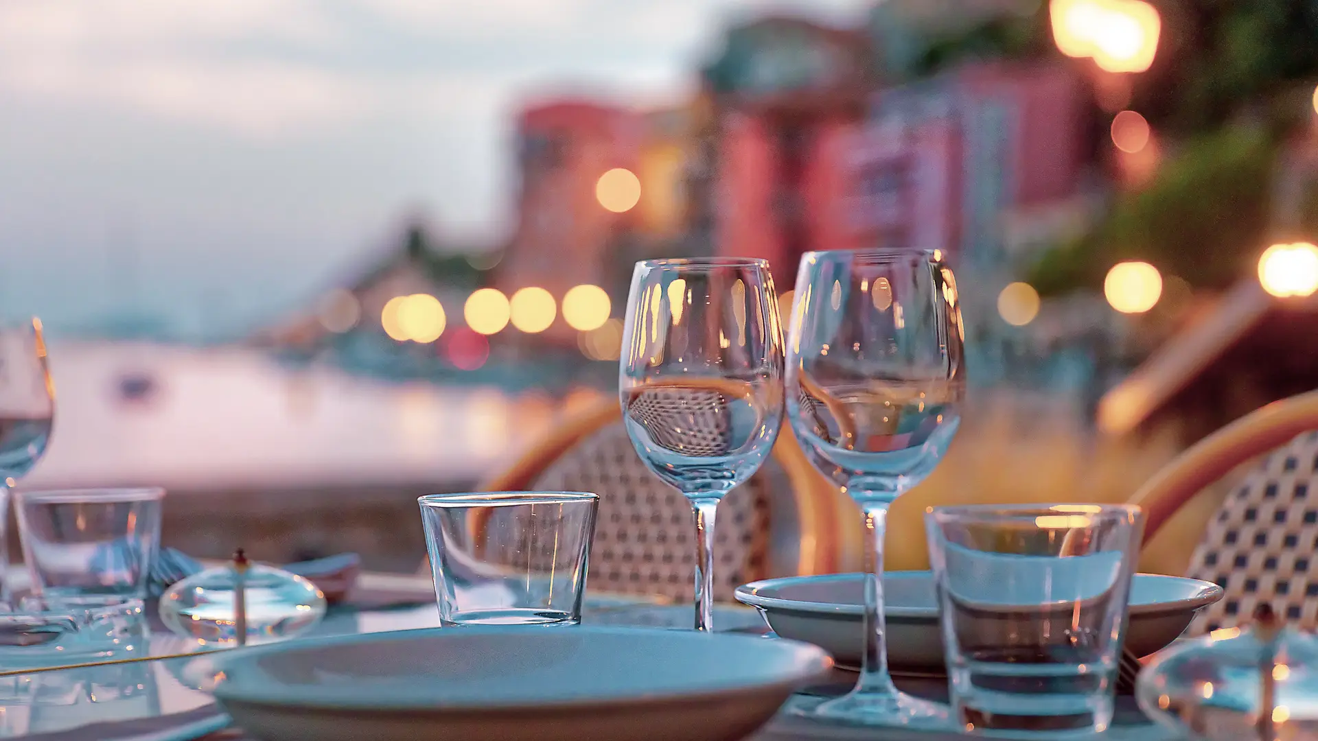Terrasse dîner soir vue mer sur la rade de villefranche-sur-mer.jpg