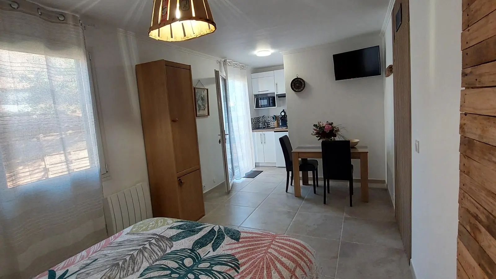 Gite de l'olivier coin repas