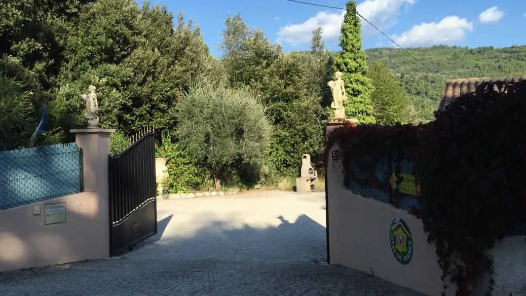 Parking Gîte Le Palmier Gîtes de France Côte d'Azur Alpes-Maritimes à Bendejun