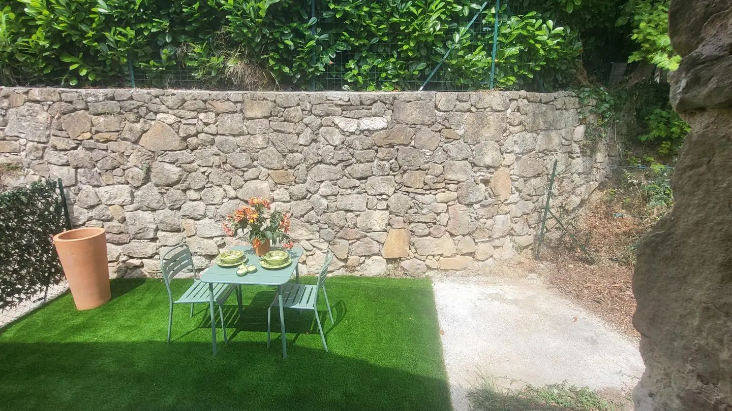 Gîte l'Ombre du Vent-Terrasse Privative-Contes-Gîtes de France Alpes-Maritimes