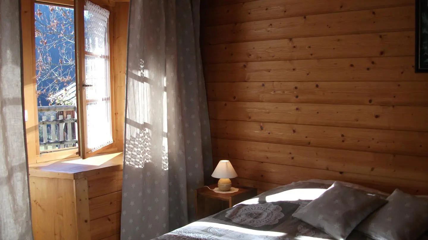 3ème chambre indépendante sur le même niveau avec accès uniquement par l'extérieur