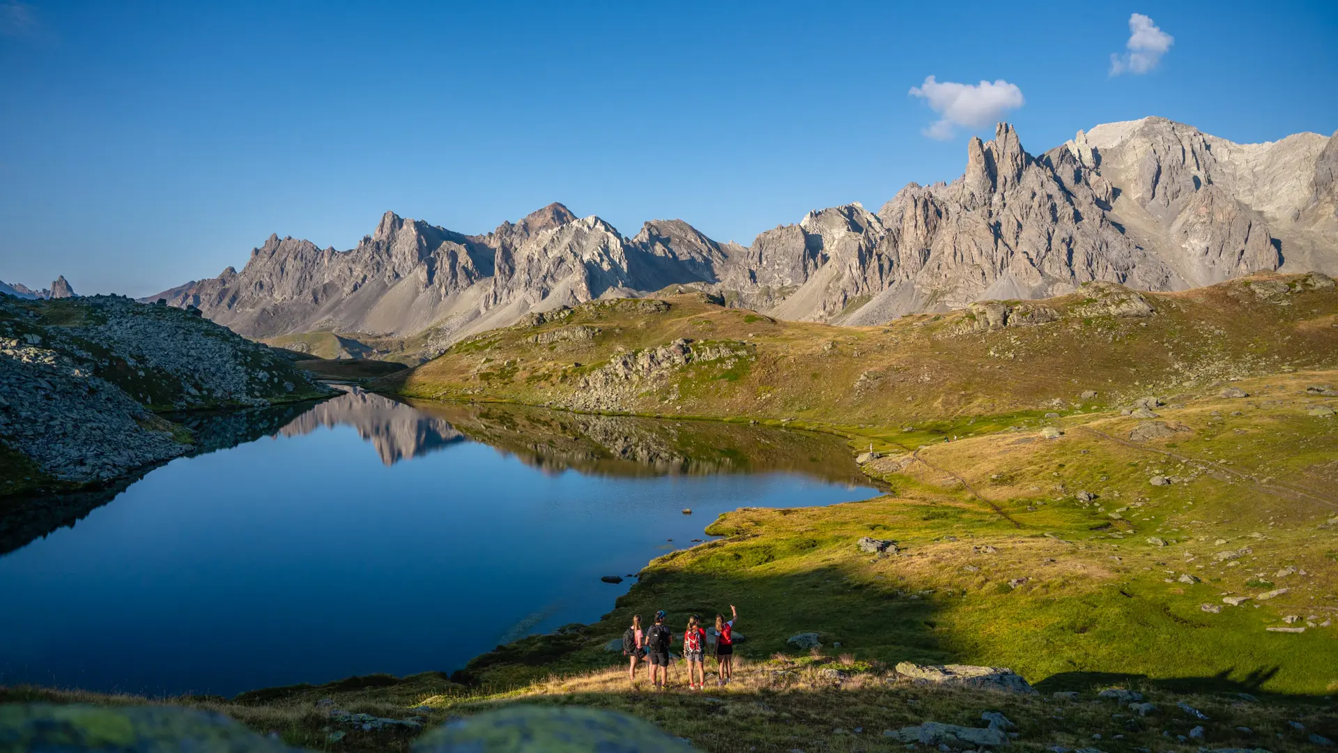 Lac long et rond des Muandes