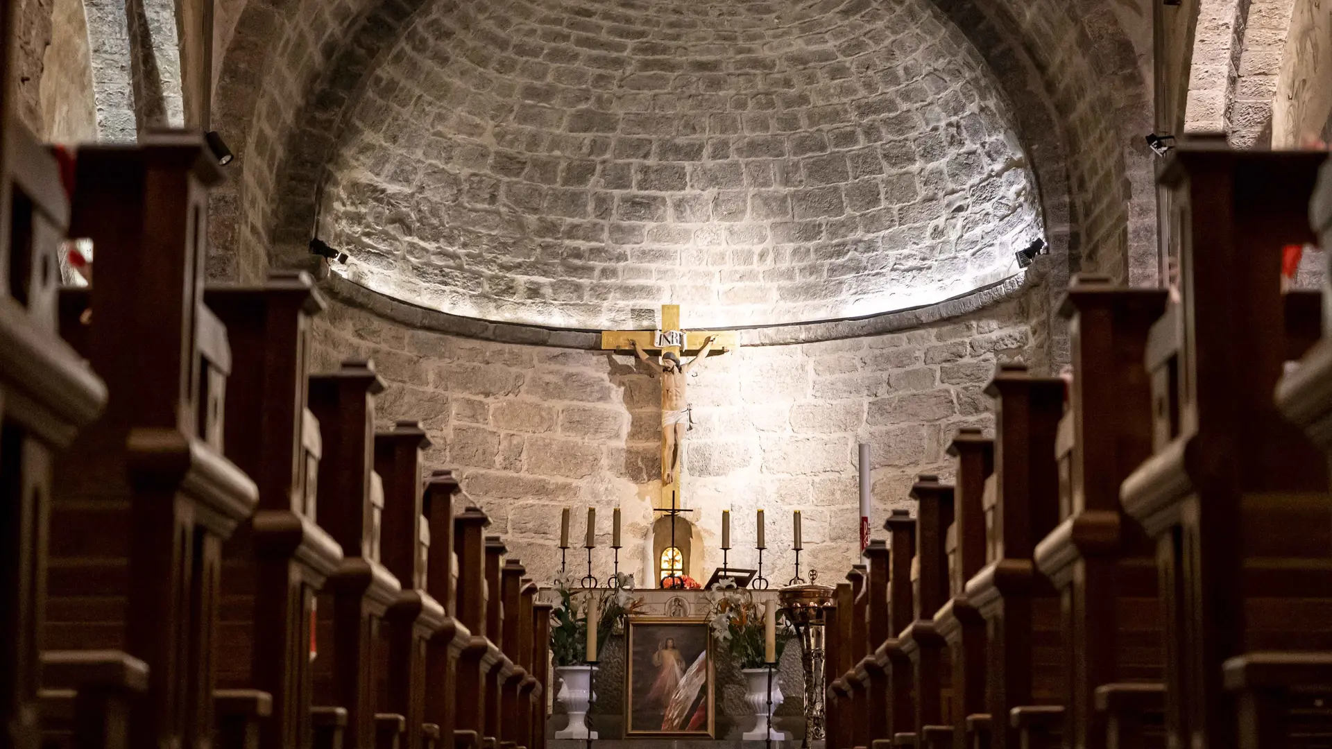 Église Saint-Michel à Grimaud (intérieur)