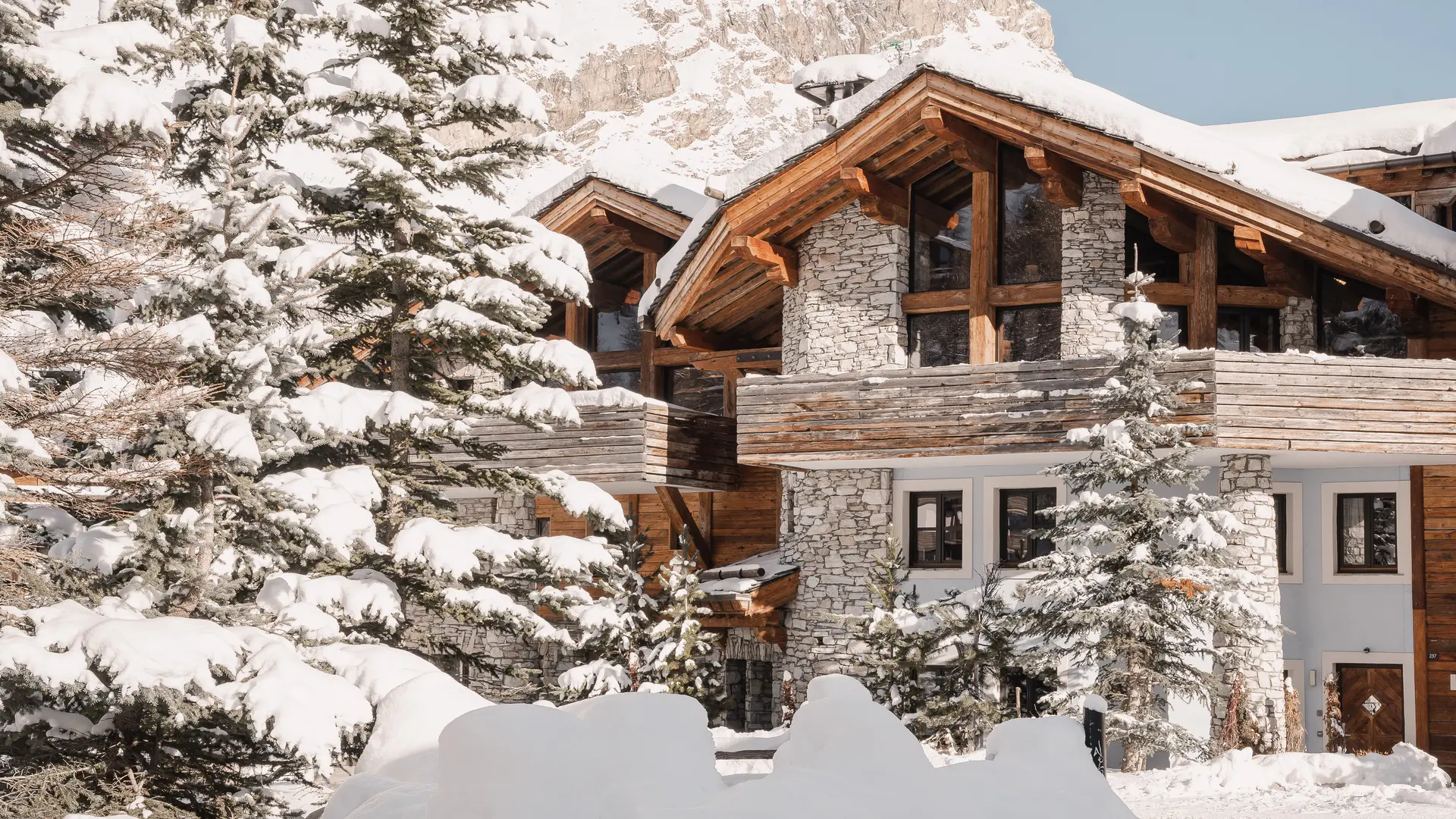 Extérieur Chalets Covarel à Val d'Isère en hiver