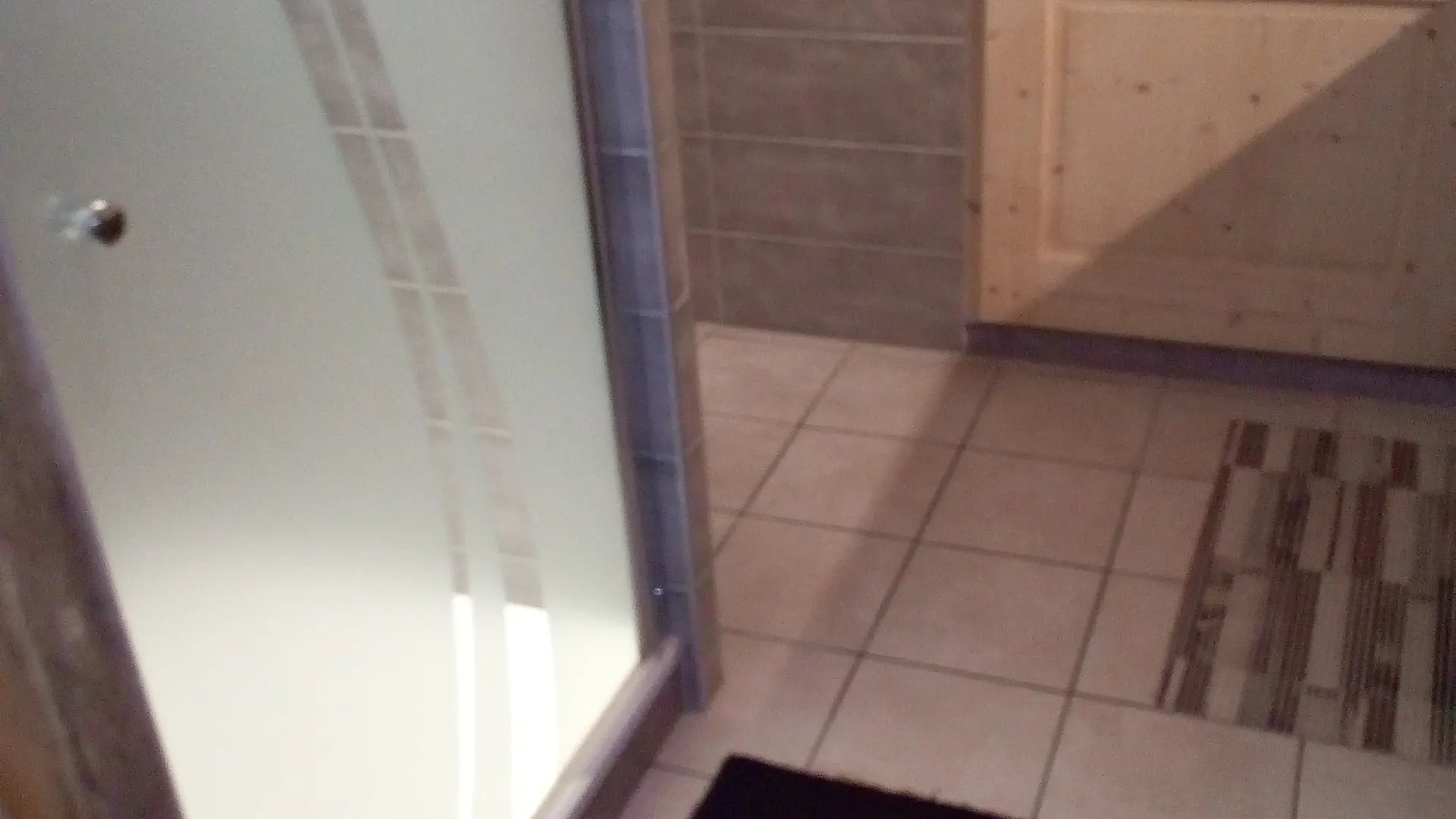 Espace devant la douche