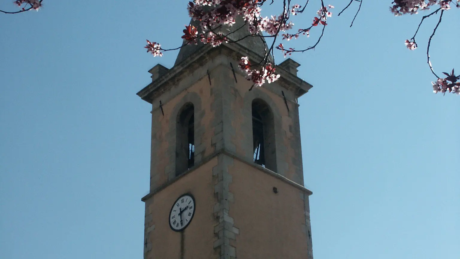 Clocher de l'église Notre Dame du Thor