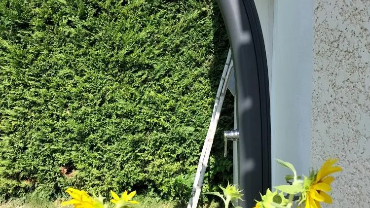 Douche extérieure solaire