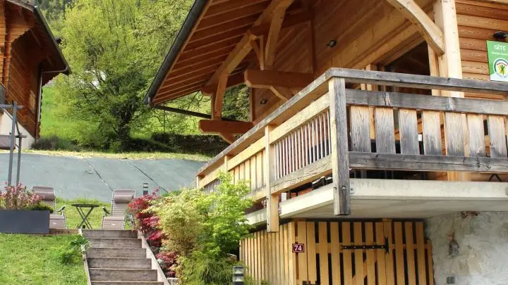 Accès au gite et espace rangement.