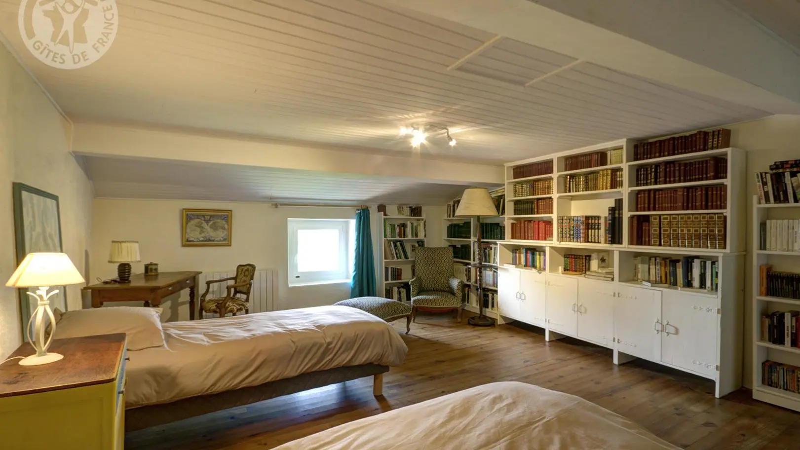 Chambre 6 (2 lit 90) + bibliothèque