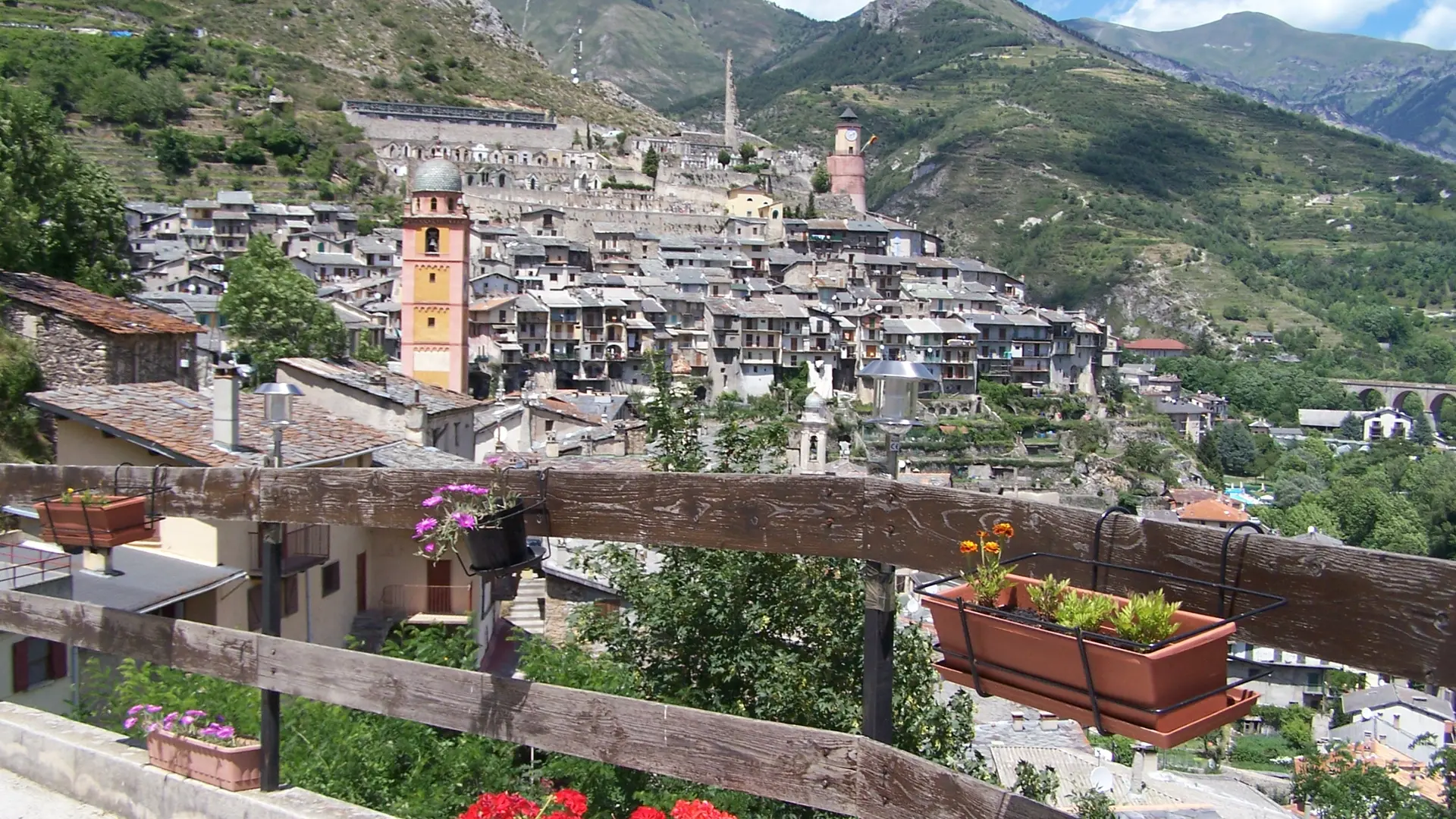 vue bourg perché Tende