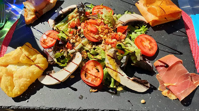 Platter of cold cuts, salad, tomatoes, onion