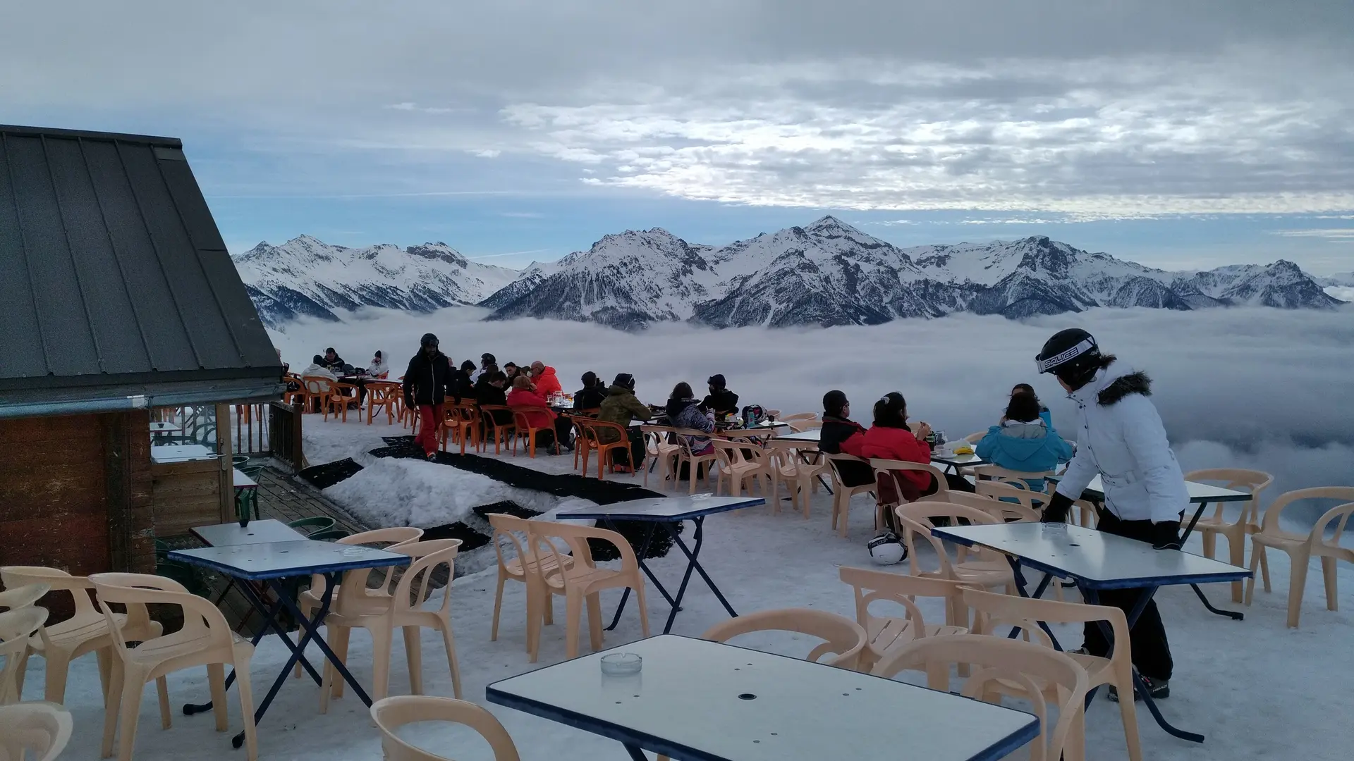 chalet de serre blanc