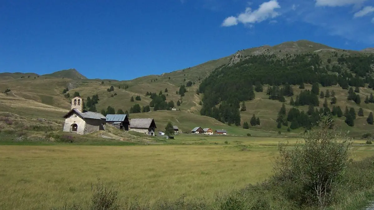 Petite chapelle aux alentours