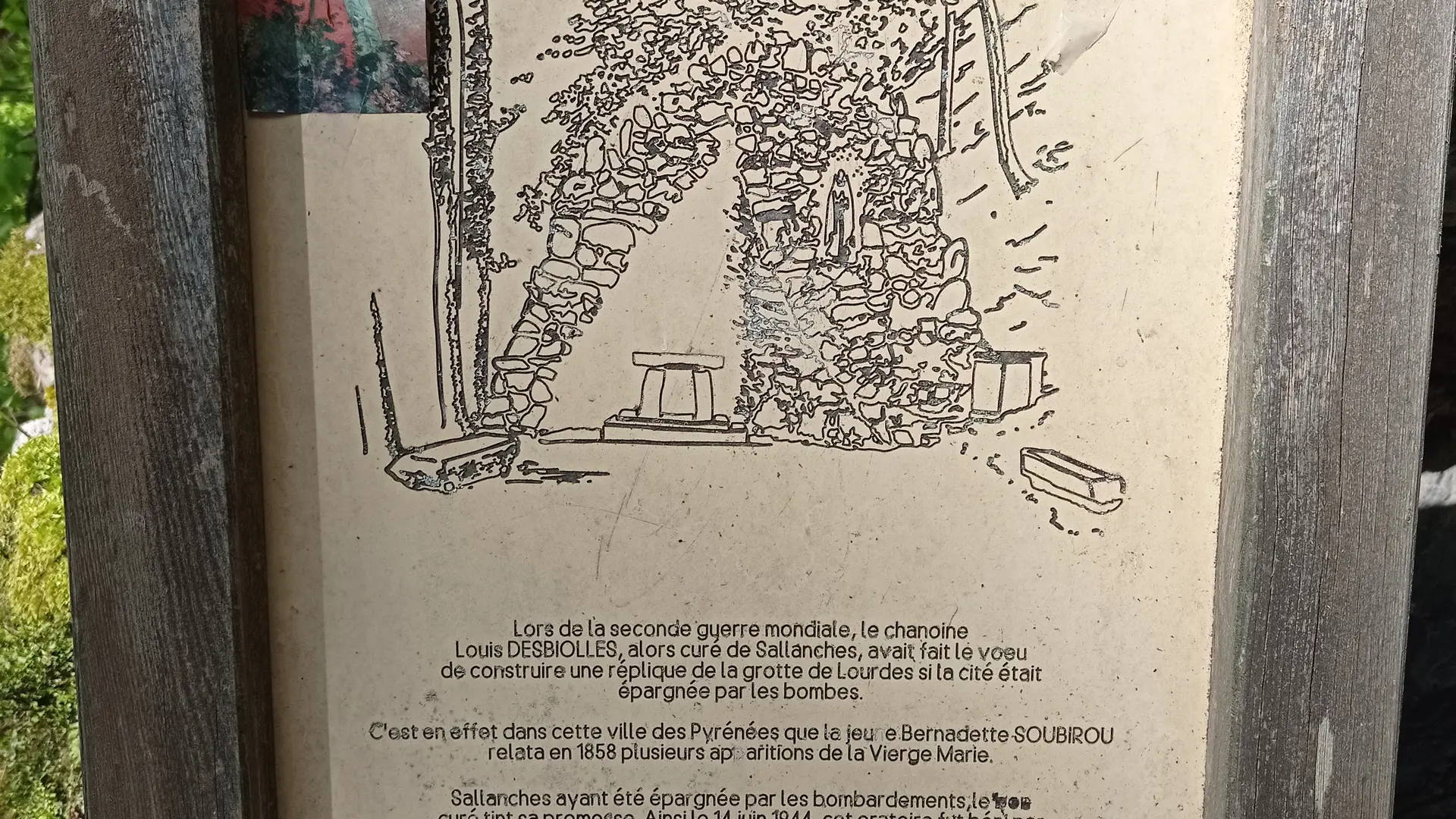 panneau historique de la Grotte mariale de Lévaud