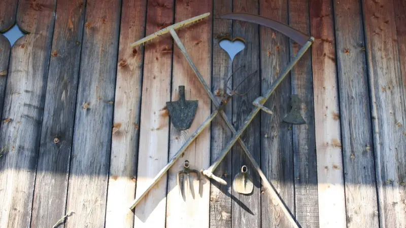 mantelage coté est outils