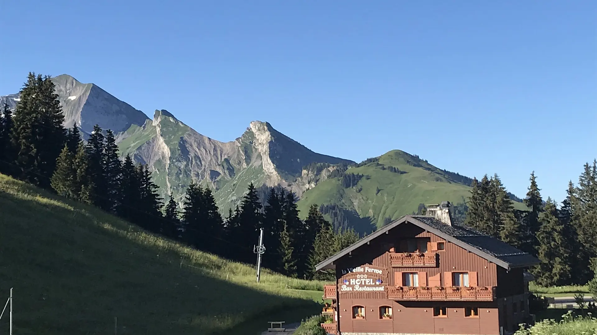 Restaurant la Vieille Ferme en été