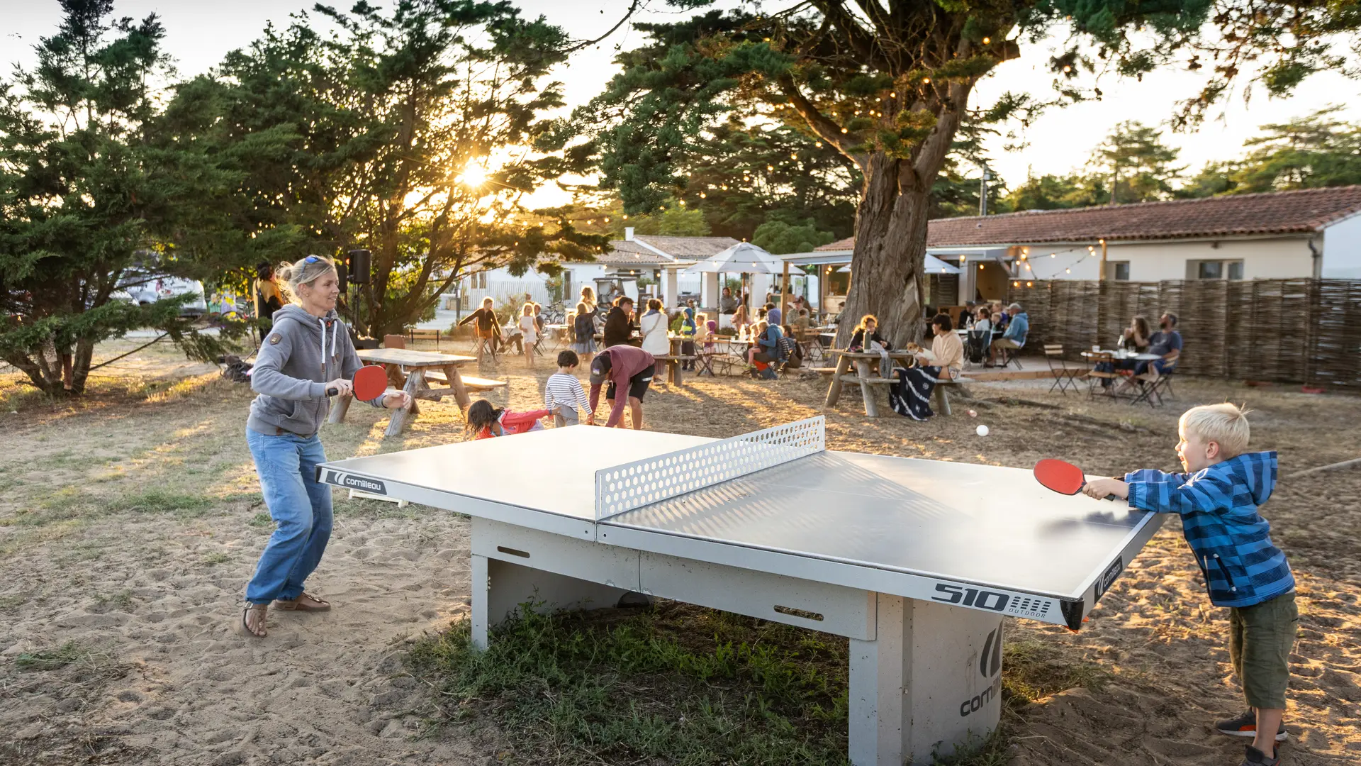 Camping Huttopia - Table de ping-pong