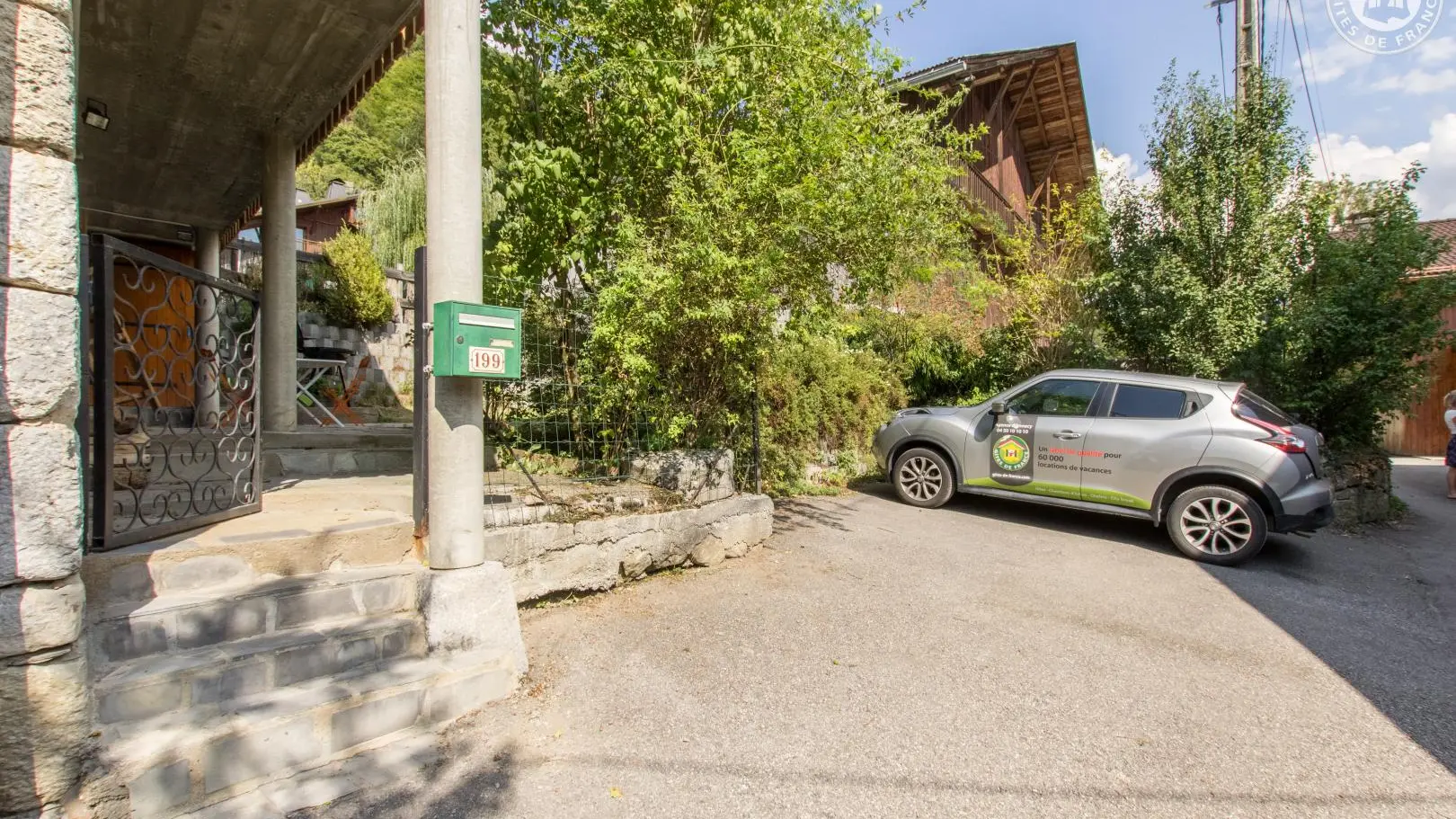 Accès au gîte + parking