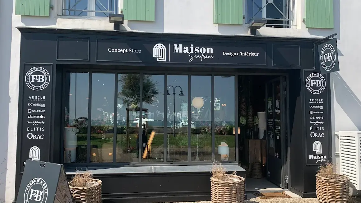 Entrée côté front de mer