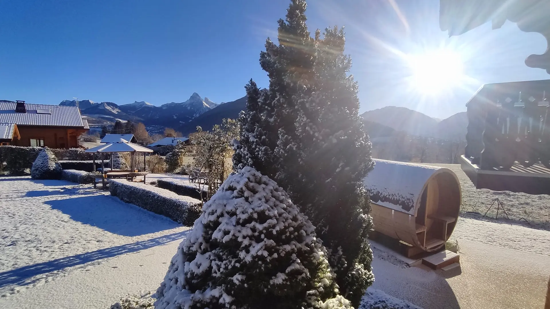 Vue de l'extérieur sous la neige