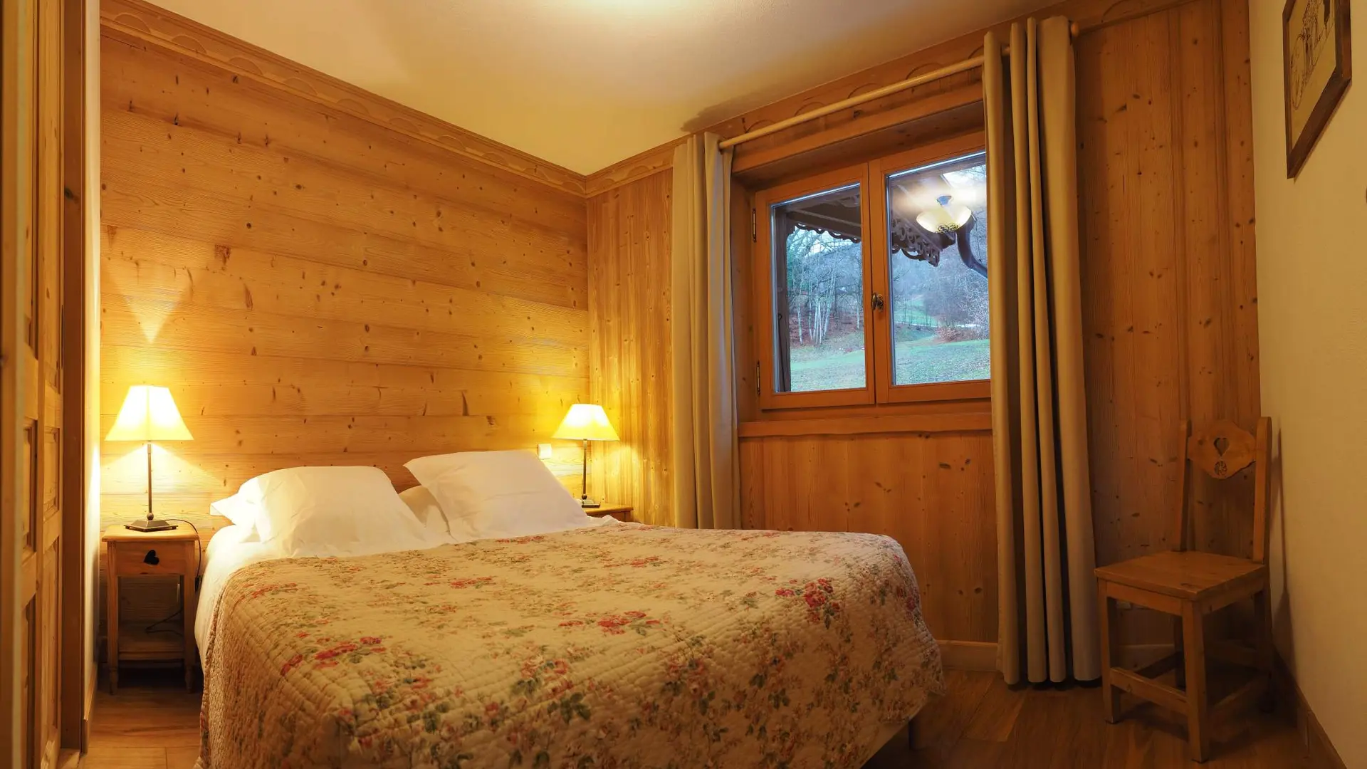 Chambre Lit Queen Size - Niveau 1 - Appartement OLYMPIA modifiée