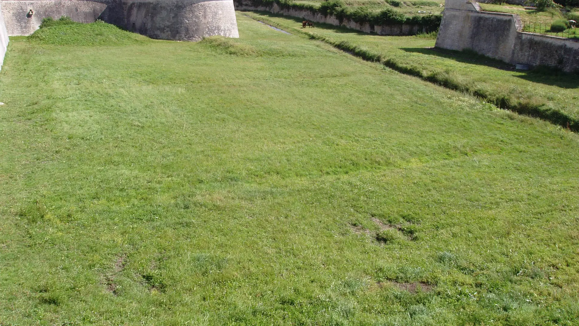 Au pied des fortifications Vauban