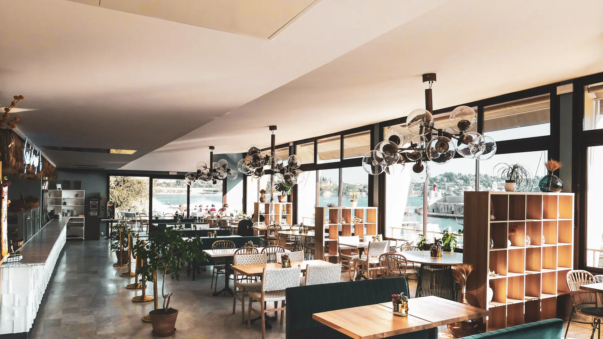 ANCORA VILLEFRANCHE-SUR-MER, RESTAURANT AVEC VUE, INTERIEUR, PORT DE LA DARSE