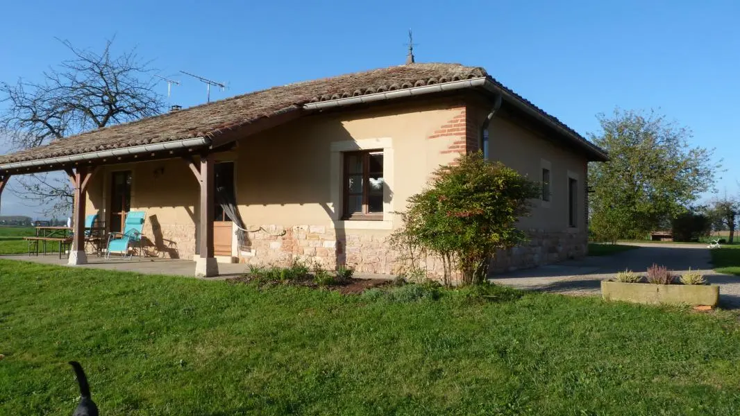 entrée gîte - terrasse couverte