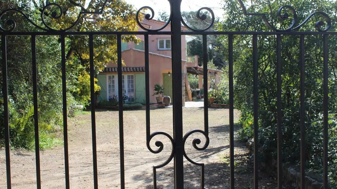 Gîte La source-Entrée-Vallauris Golfe Juan-Gîtes de France Alpes-Maritimes.